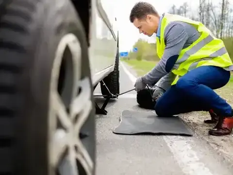 Flat tire change on the roadside in Dallas, TX